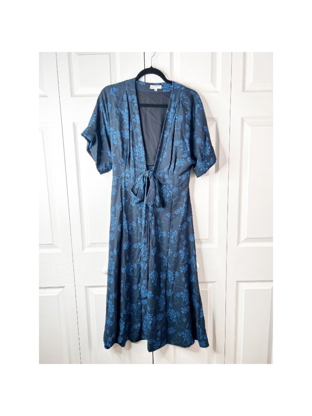 Equipment Nauman Navy Blue Floral V-Neck Belted Midi Dress Women's Size 6